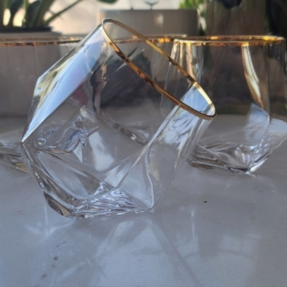 Gold rim wine glass ser of 4 - Picture 2 of 4
